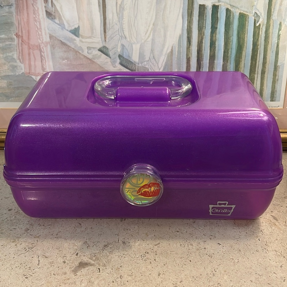 Caboodles On the Go Purple Metallic Red Lips